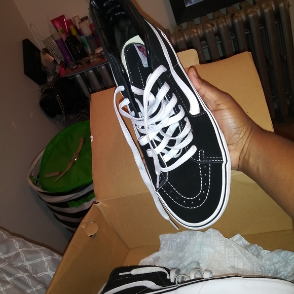 Shoes - Picture 3 of 4